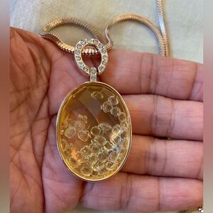 Beautiful‎ Pendant with Moving Crystals Necklace